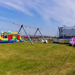 Domek letniskowy Cichy - Podgrzewany Basen, Jacuzzi, Plac Zabaw - - Spokój I Rodzinny Wypoczynek Karwia