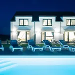 Cichy - Podgrzewany Basen, Jacuzzi, Plac Zabaw - - Spokój I Rodzinny Wypoczynek *