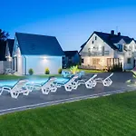 Cichy - Podgrzewany Basen, Jacuzzi, Plac Zabaw - - Spokój I Rodzinny Wypoczynek Karwia
